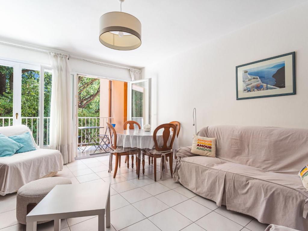 Apartment Les Roches Fleuries-2 by Interhome