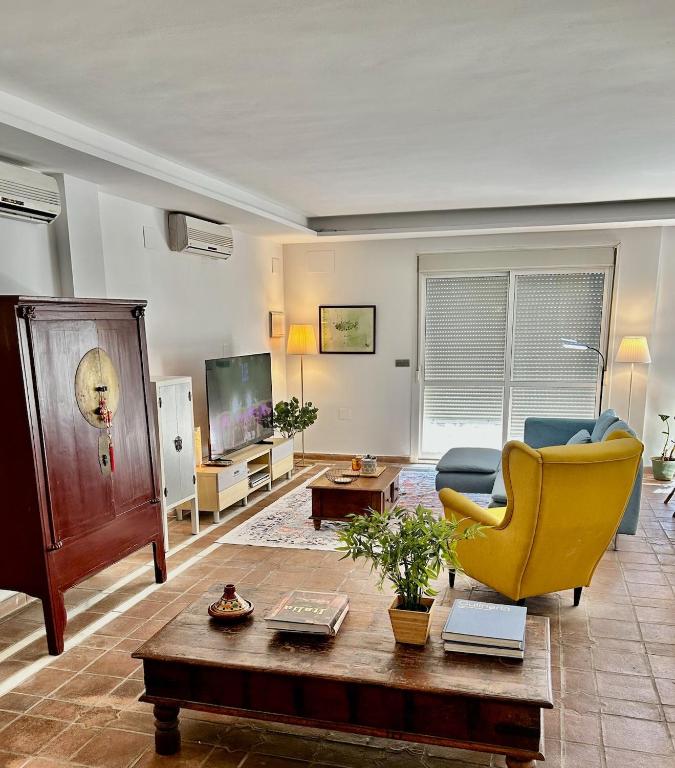 Sea-View Luxury Loft with Private Garden