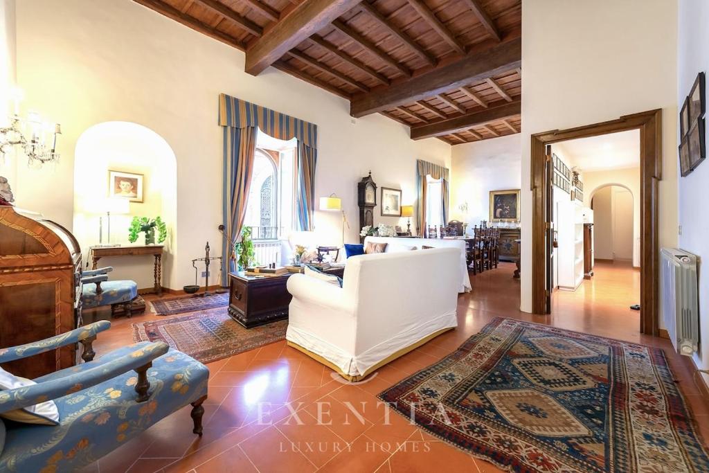 Piazza Navona Luxury Apartment in Historic Palazzo