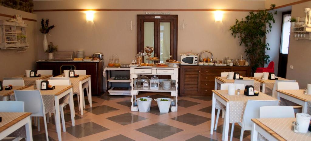 Příslušenství pro přípravu čaje a kávy v ubytování Boutique Hotel Corte Malaspina