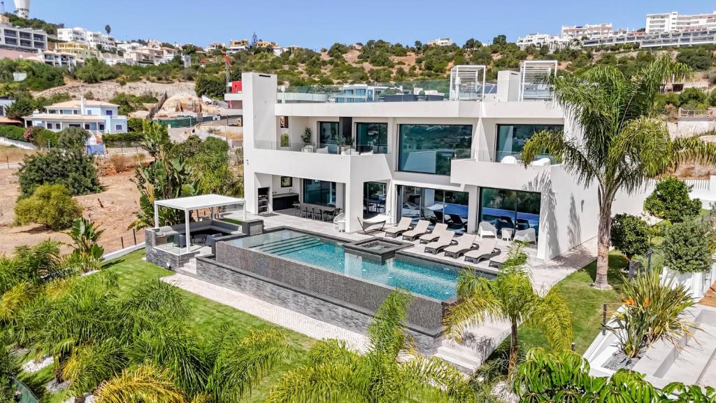 Villa das Amendoeiras by HelloVacations