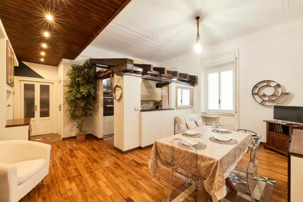 Elegant historic apartment in Città Studi