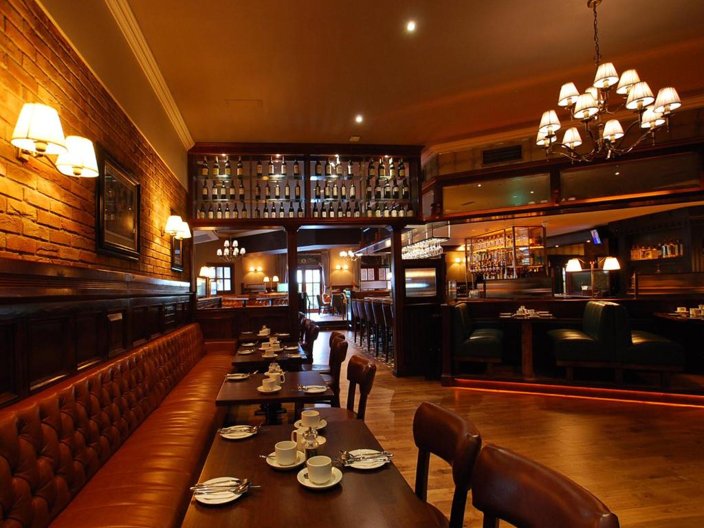 Lounge nebo bar v ubytování Kilmurry Lodge Hotel