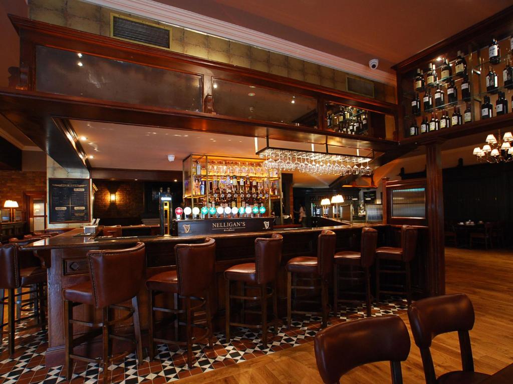Lounge nebo bar v ubytování Kilmurry Lodge Hotel