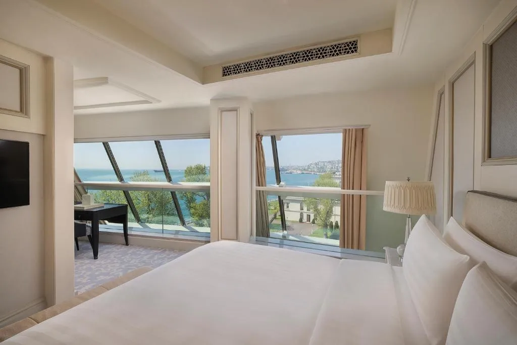 Bosphorus Duplex Suite with exclusive Horizon privileges