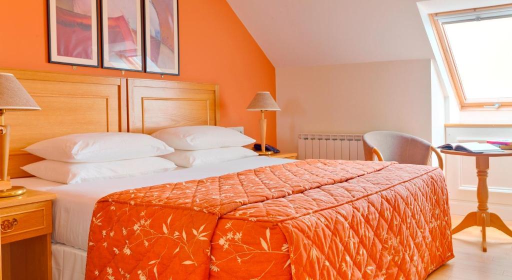 Postel nebo postele na pokoji v ubytování Inch Beach House B&B