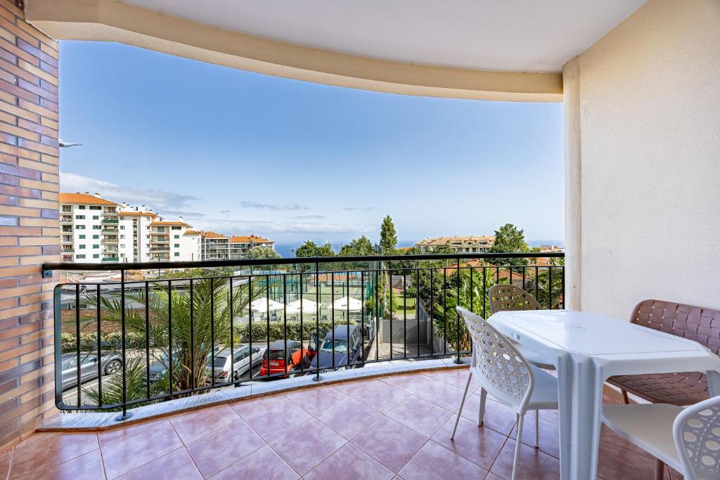 Golden Retreat Apartment by YOUR KEY MADEIRA