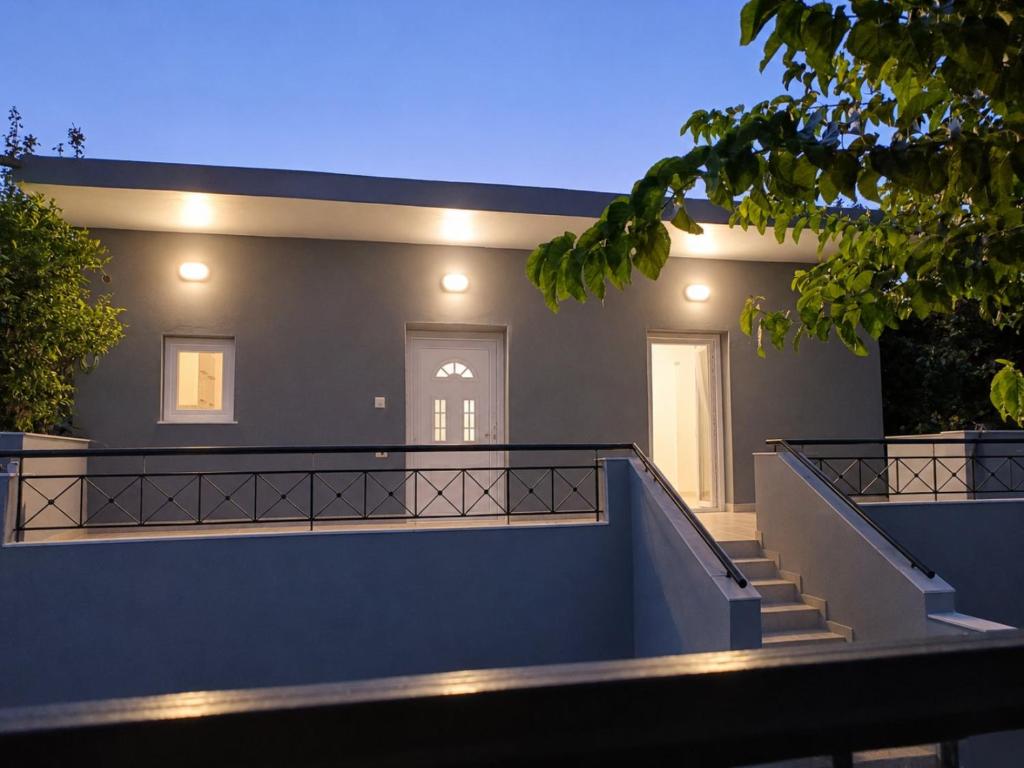 Katerina family holiday house by the airport