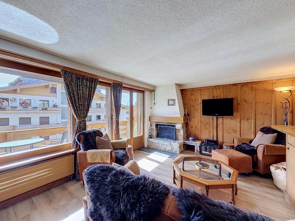 Madelia 218 Charming 2 Bedroom Apartment in Verbier with Mountain Views and Fireplace