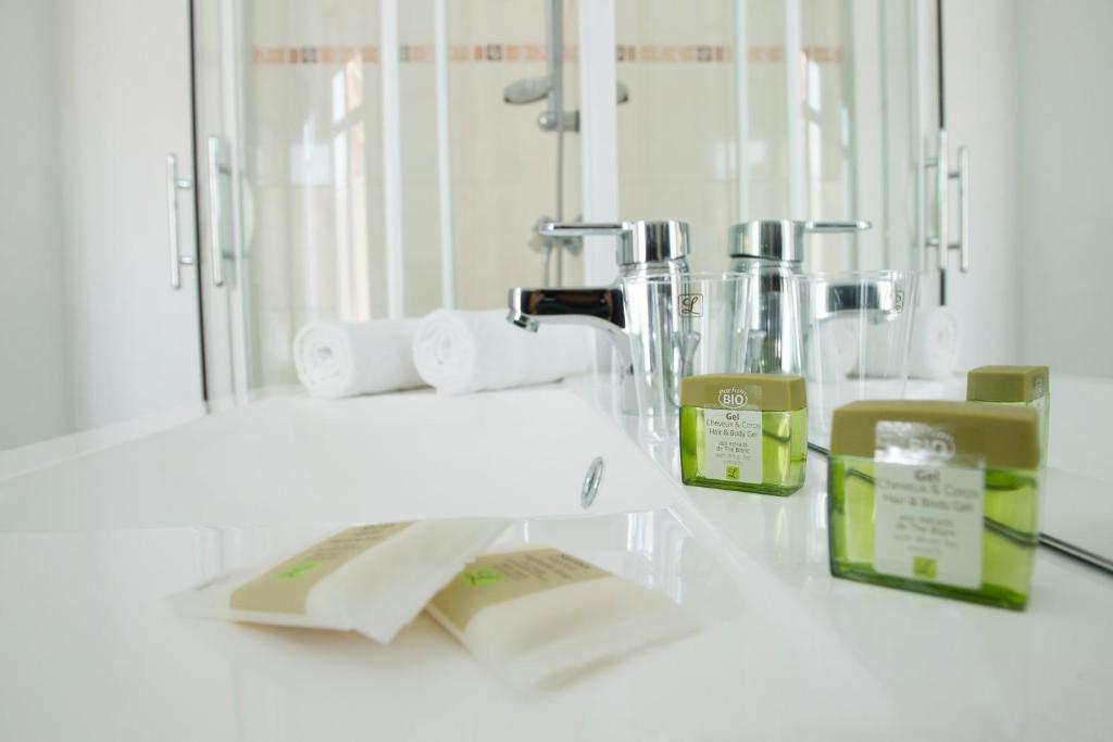 Logis Hotel & Restaurant de la Basilique - Twin Room