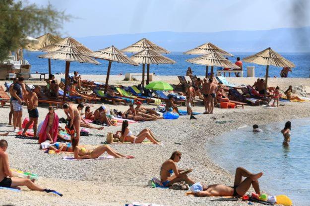 Hostia v ubytovaní Split on the beach, 2 floors & wide terrace