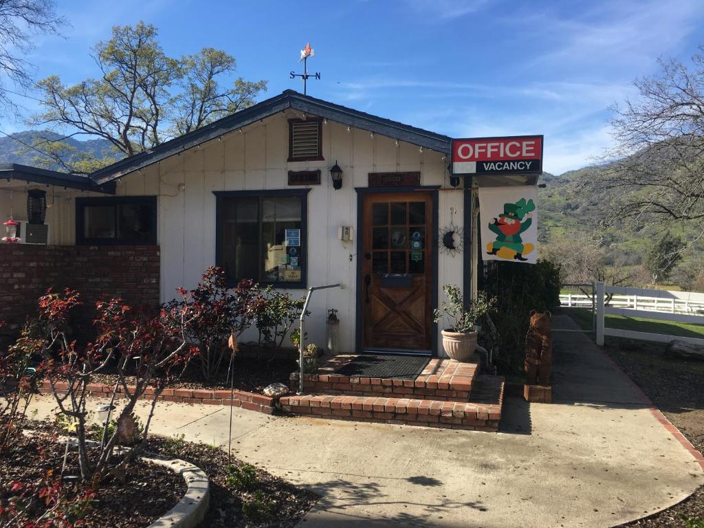 Lazy J Ranch Motel — photo 15