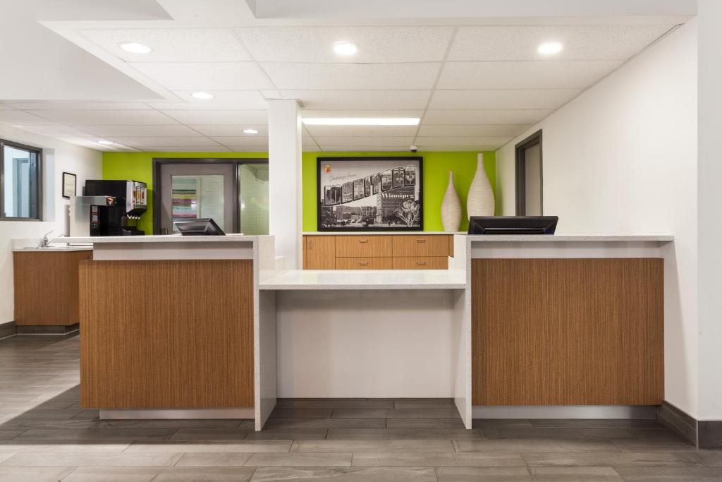 Vstupní hala nebo recepce v ubytování Super 8 by Wyndham Winnipeg West