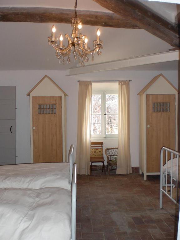 Château de Peyrolles - Three-Bedroom Apartment