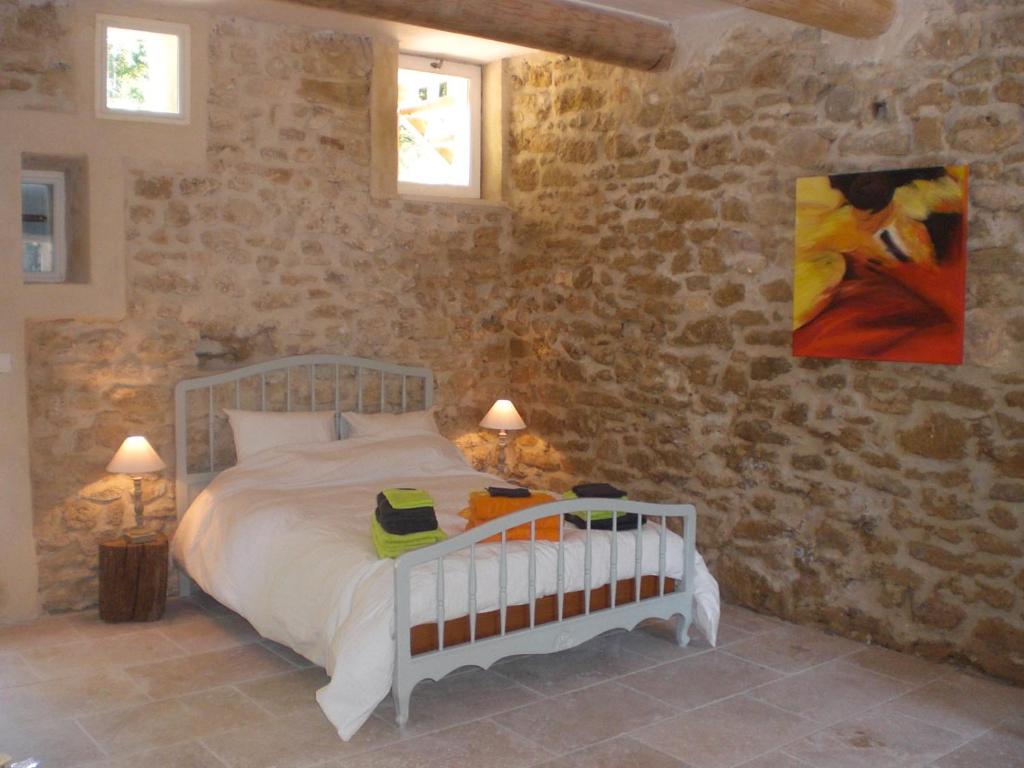 Katil atau katil-katil dalam bilik di Château de Peyrolles
