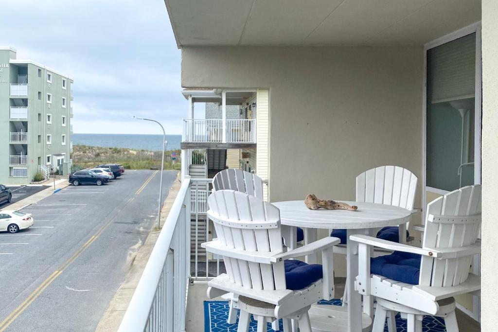 Walkable Condo w/ Water View in Ocean City!