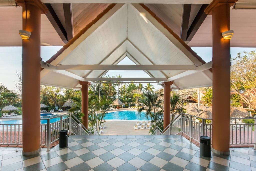 Bazén v ubytování Occidental Tamarindo - All Inclusive nebo v jeho okolí