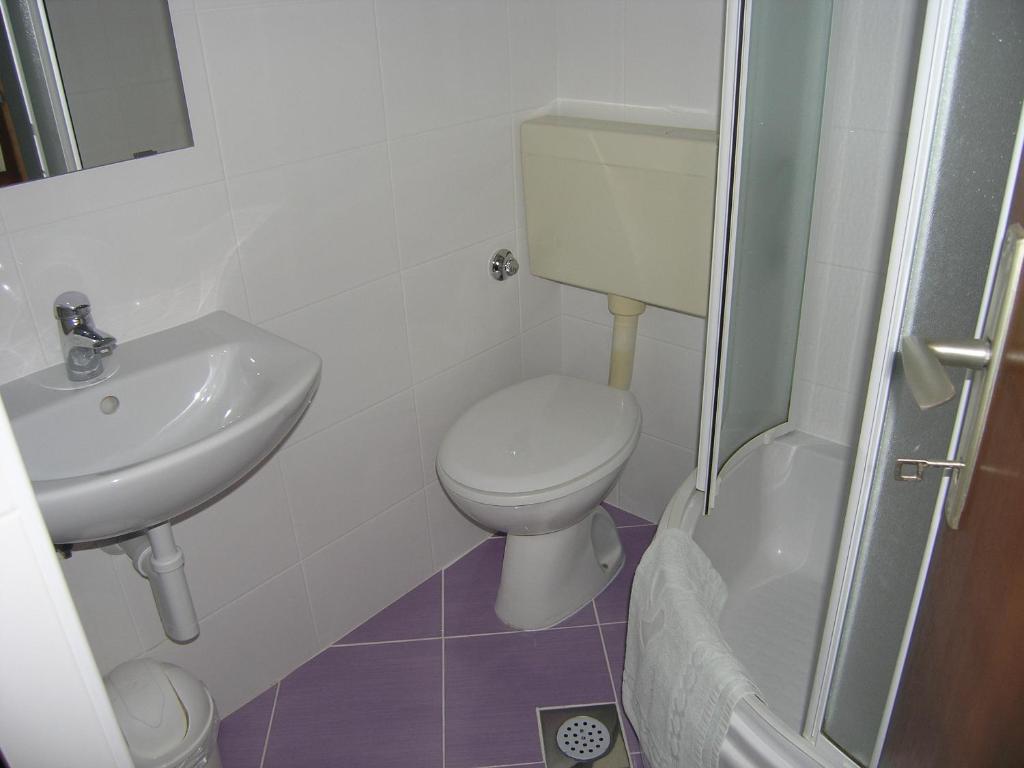 Łazienka w obiekcie Apartments Murgic
