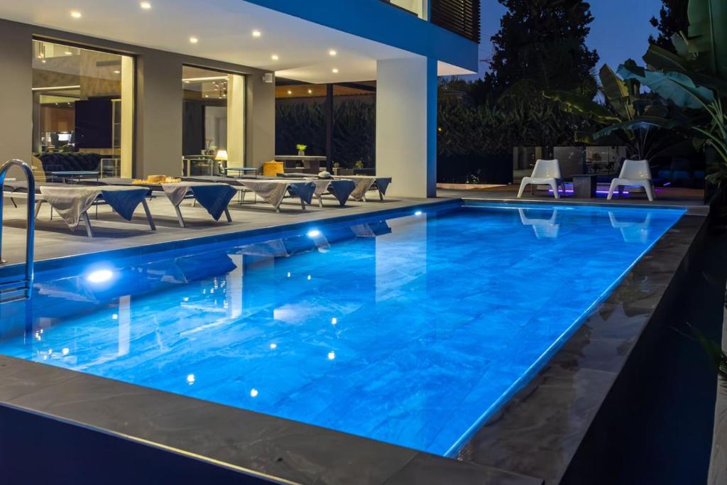 La Fortuna Villa - Award Winning Luxury Villa Close to Corfu Town