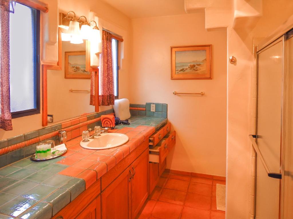 Topanga Canyon Inn Bed and Breakfast - Deluxe King Room