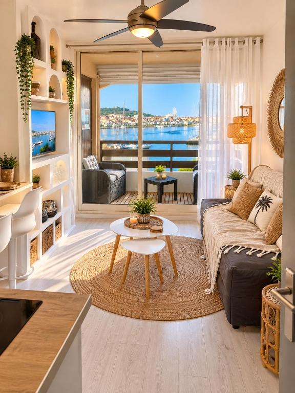 Studio vue port et mer Cap d'Agde île des Pêcheurs