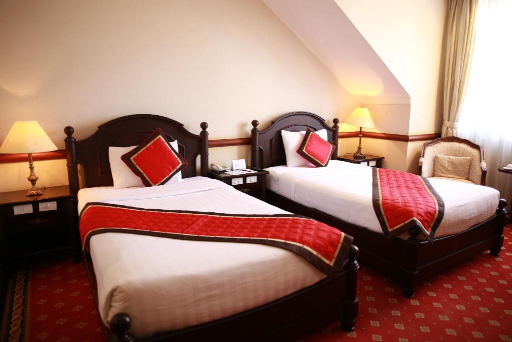 Postel nebo postele na pokoji v ubytování Sammy Dalat Hotel