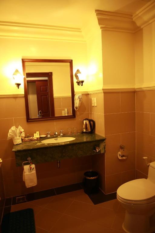 Koupelna v ubytování Sammy Dalat Hotel