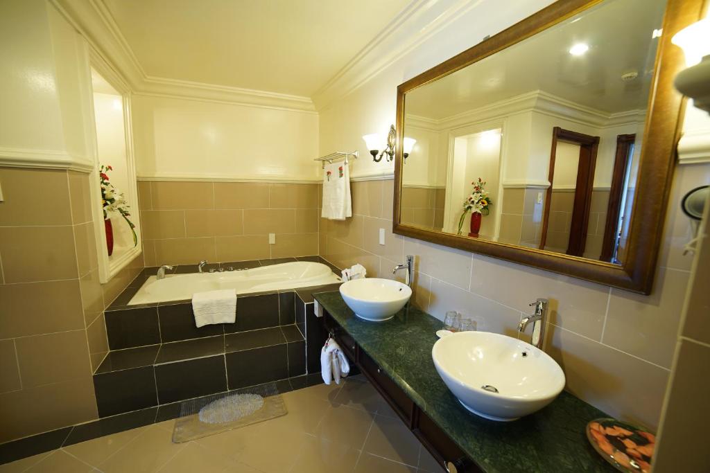 Koupelna v ubytování Sammy Dalat Hotel
