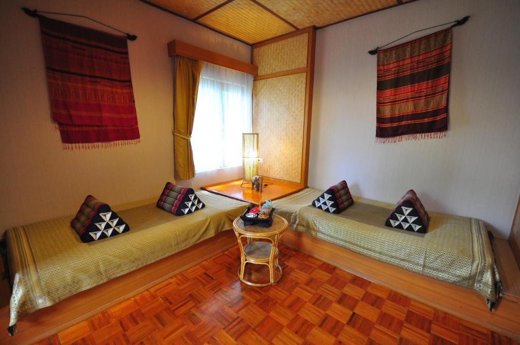 Posezení v ubytování Coral Hotel Bangsaphan