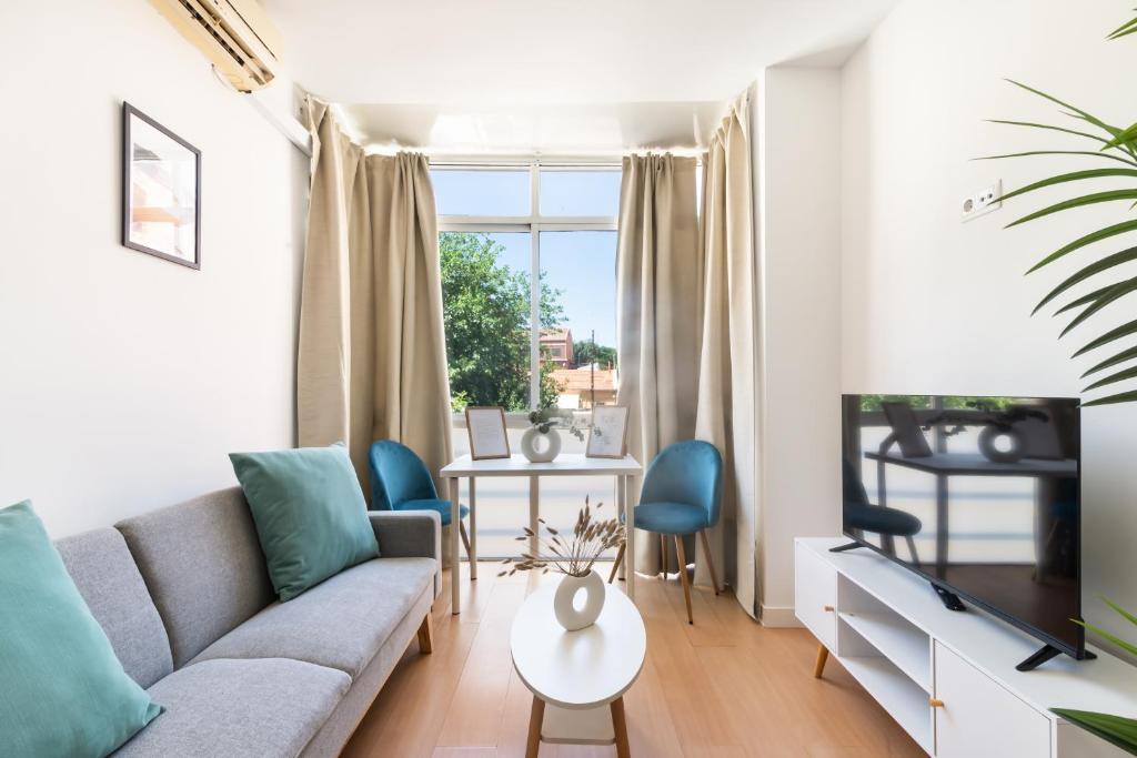 Apartment with Private Terrace, Pinar del Rey - Madrid