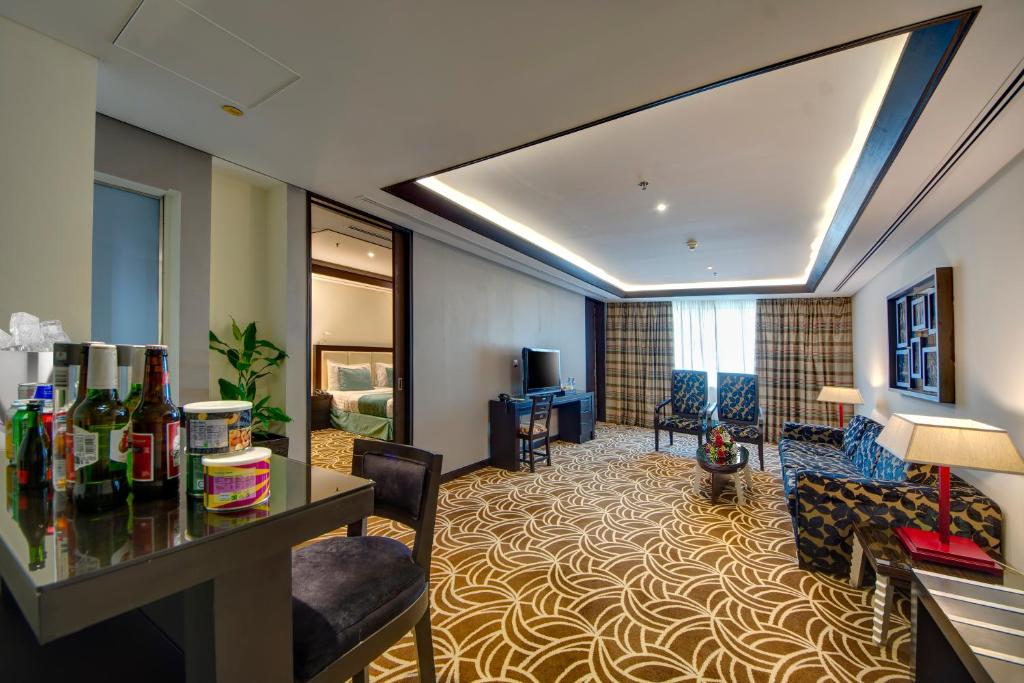 Posezení v ubytování Raintree Rolla Hotel