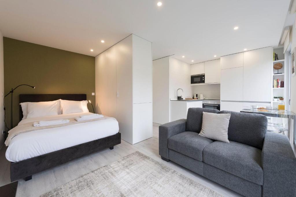 Modern Loft with Gym & Parking by LovelyStay