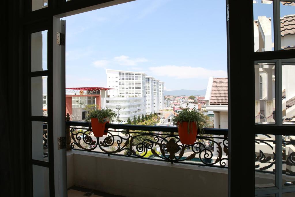 Balkón nebo terasa v ubytování Sammy Dalat Hotel