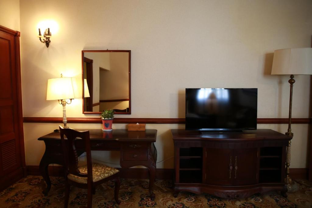 TV a/nebo společenská místnost v ubytování Sammy Dalat Hotel