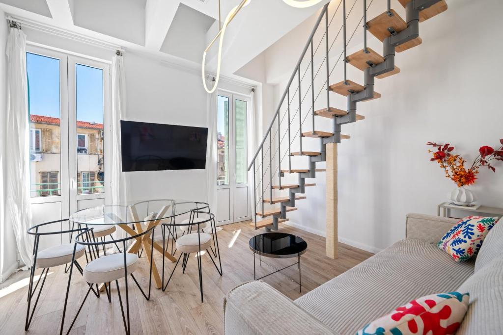 3BR Duplex w/ Balcony & A/C - Port of Nice | By Airnest