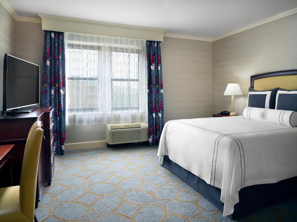 Omni Shoreham Hotel - 
