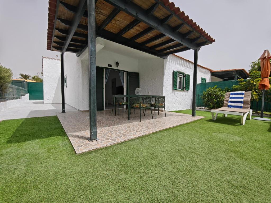 2 bedroom bungalow with parking