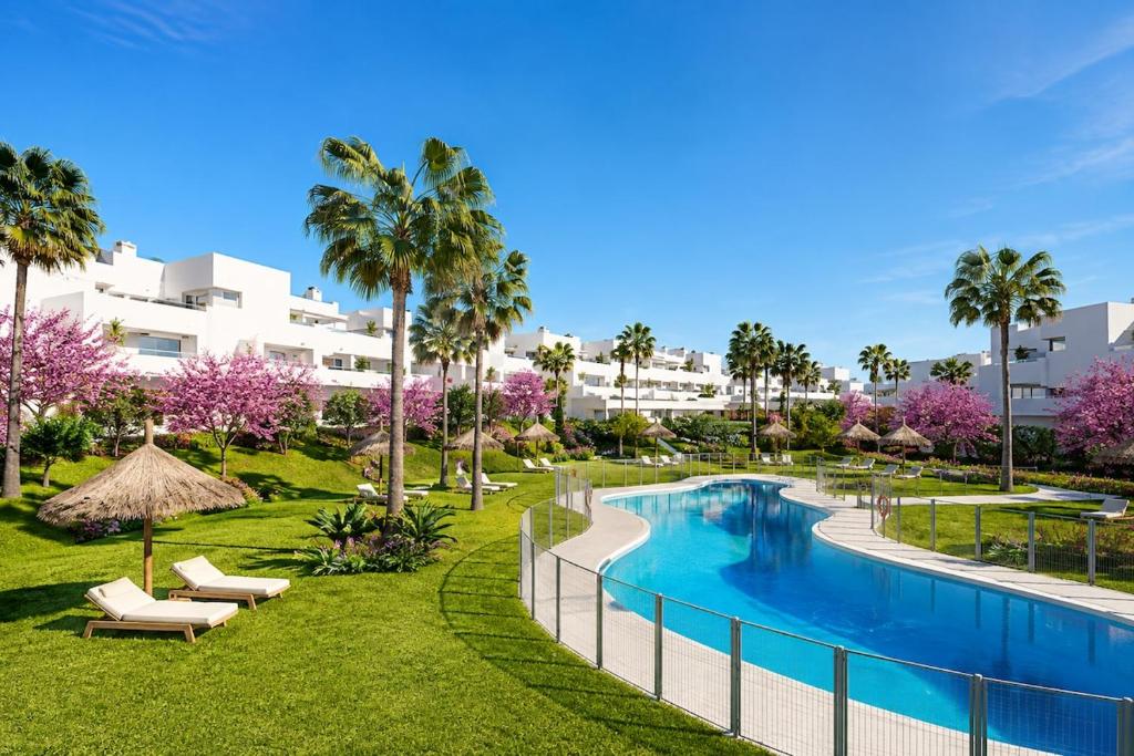 Modern 2BR Apartment with Pool&Terrace Golden Mile