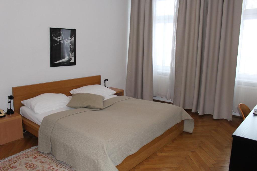 Postel nebo postele na pokoji v ubytování Hotel Wiener Kindl