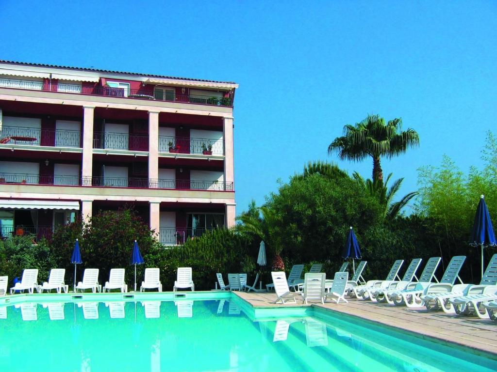 Riviera Retreat for Eight