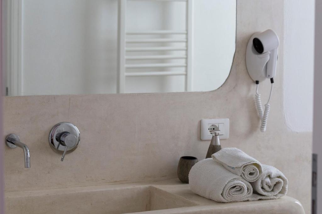 A bathroom at Sempreverde Atelier B&B