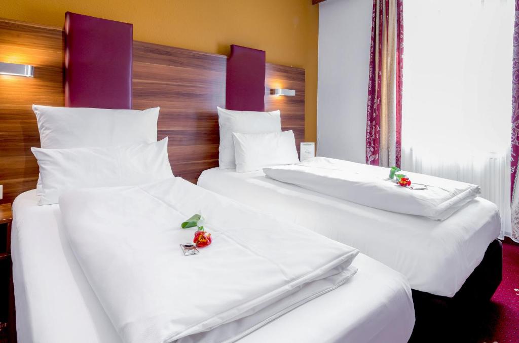 TIPTOP Hotel Burgschmiet Garni - Resim 14