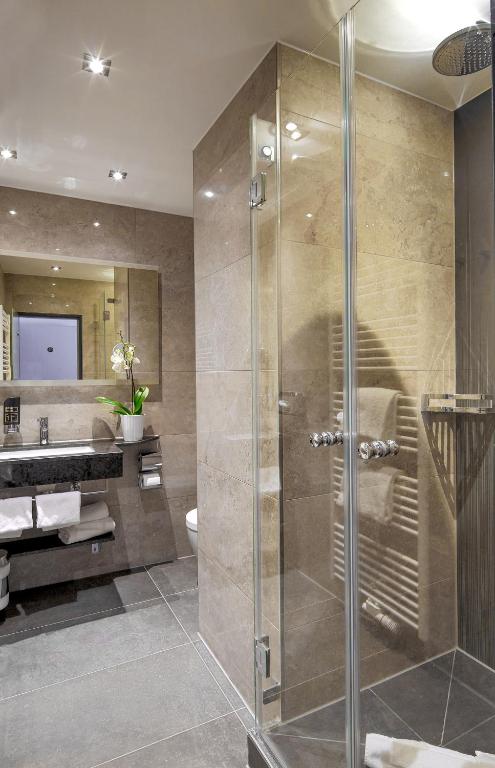 TIPTOP Hotel Burgschmiet Garni - Resim 16