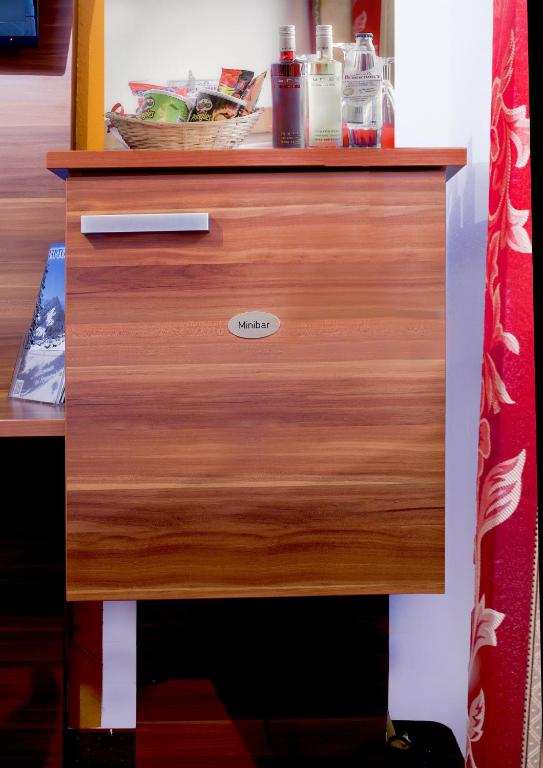 TIPTOP Hotel Burgschmiet Garni - Resim 18