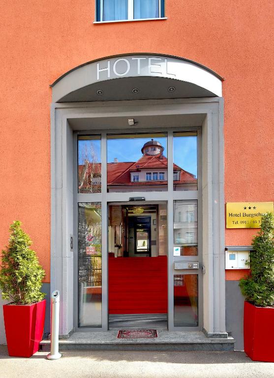 TIPTOP Hotel Burgschmiet Garni - Resim 24