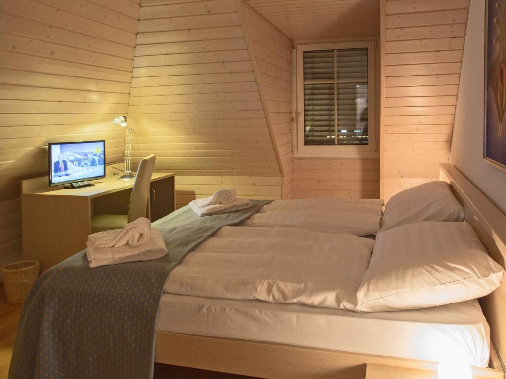 Postel nebo postele na pokoji v ubytování Hôtel du Cheval Blanc - City center