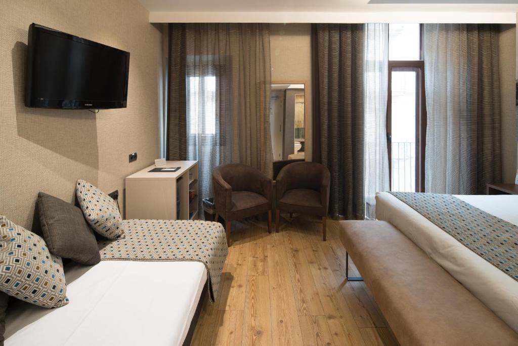 Catalonia Born - Triple Room (2 Adults + 1 Child)