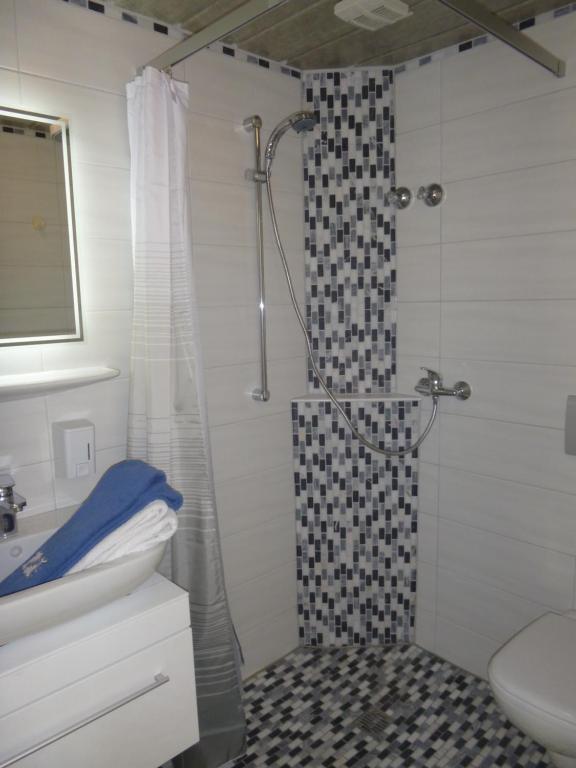 Koupelna v ubytování Haus Delphin