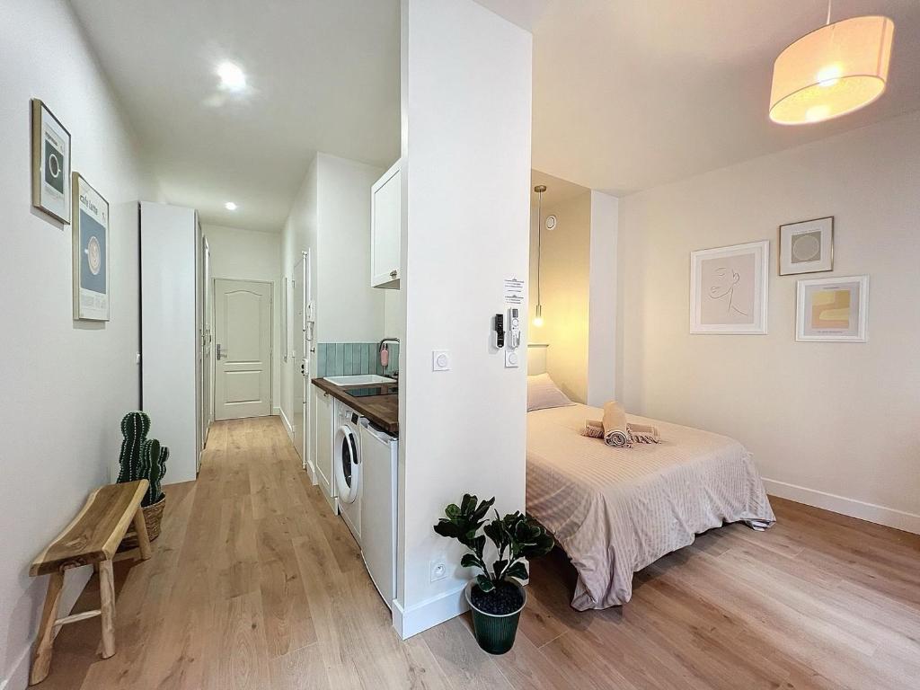 Stylish - Renovated - Downtown & Air Conditioning