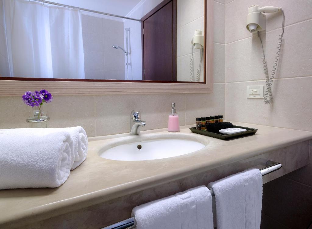 Koupelna v ubytování Irida Hotel